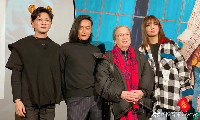 D&agrave;n sao 'Ho&agrave;n Ch&acirc;u c&aacute;ch c&aacute;ch' x&uacute;c động hội ngộ sau 20 năm