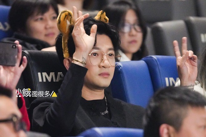 D&agrave;n sao 'Ho&agrave;n Ch&acirc;u c&aacute;ch c&aacute;ch' x&uacute;c động hội ngộ sau 20 năm