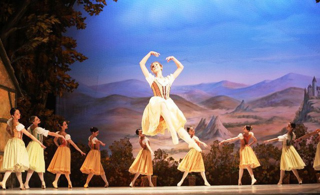 Công diễn vở ballet Giselle nhân kỷ niệm Quốc khánh Liên bang Nga - Ảnh 1. Công diễn vở ballet Giselle nhân kỷ niệm Quốc khánh Liên bang Nga - Ảnh 1.