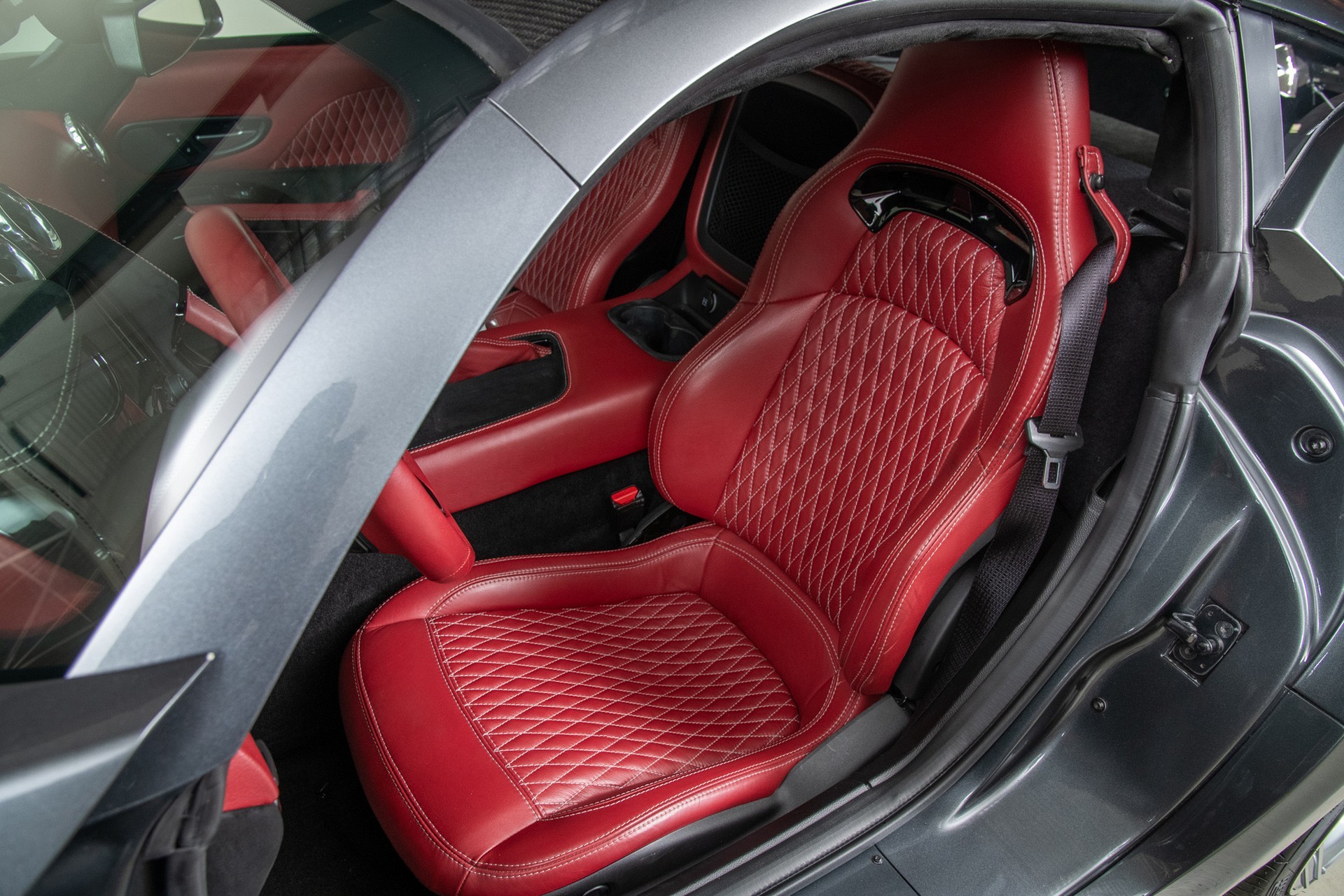 Siêu xe thể thao động cơ V10 hàng hiếm, cả thế giới chỉ có 5 chiếc