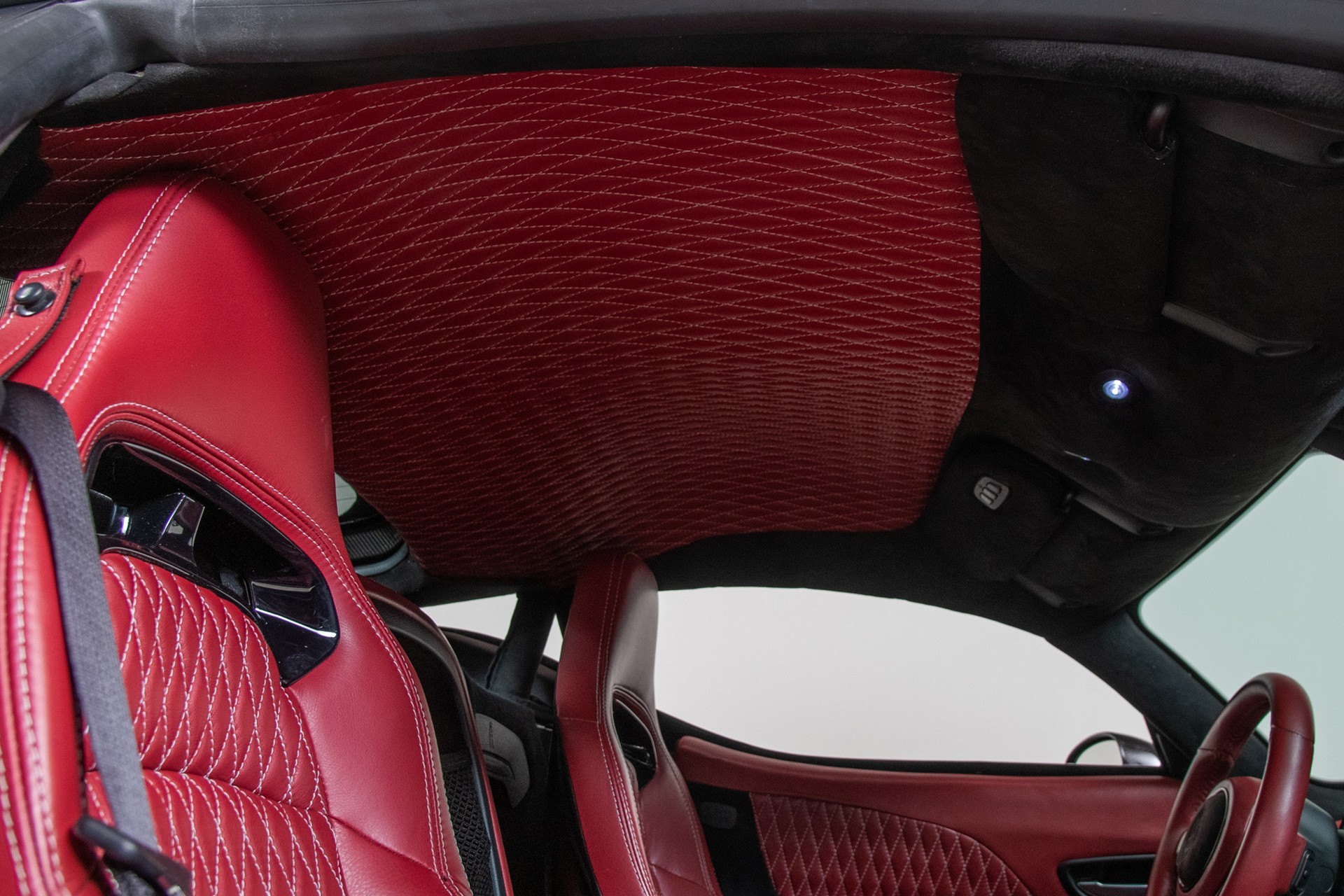 Siêu xe thể thao động cơ V10 hàng hiếm, cả thế giới chỉ có 5 chiếc