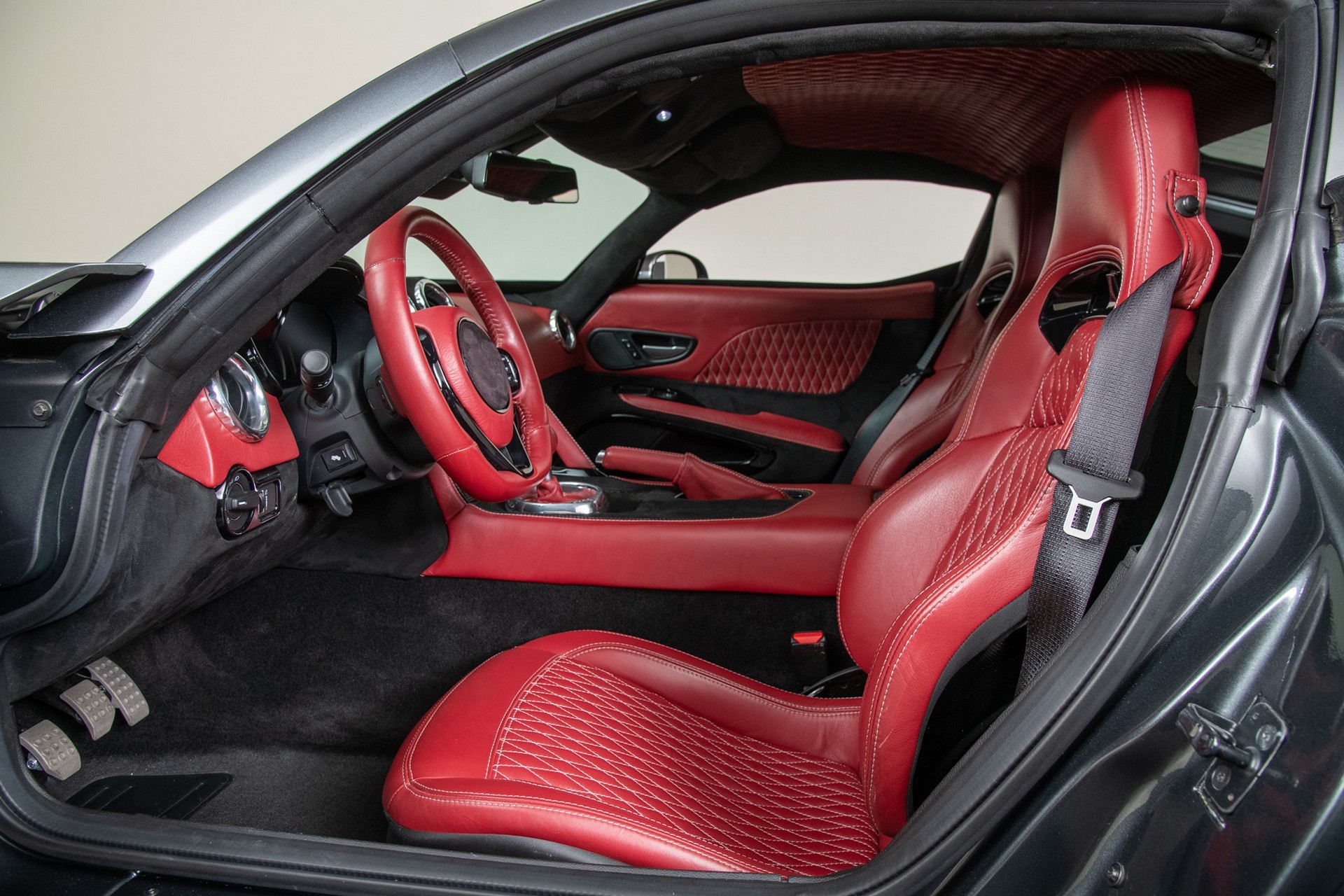 Siêu xe thể thao động cơ V10 hàng hiếm, cả thế giới chỉ có 5 chiếc