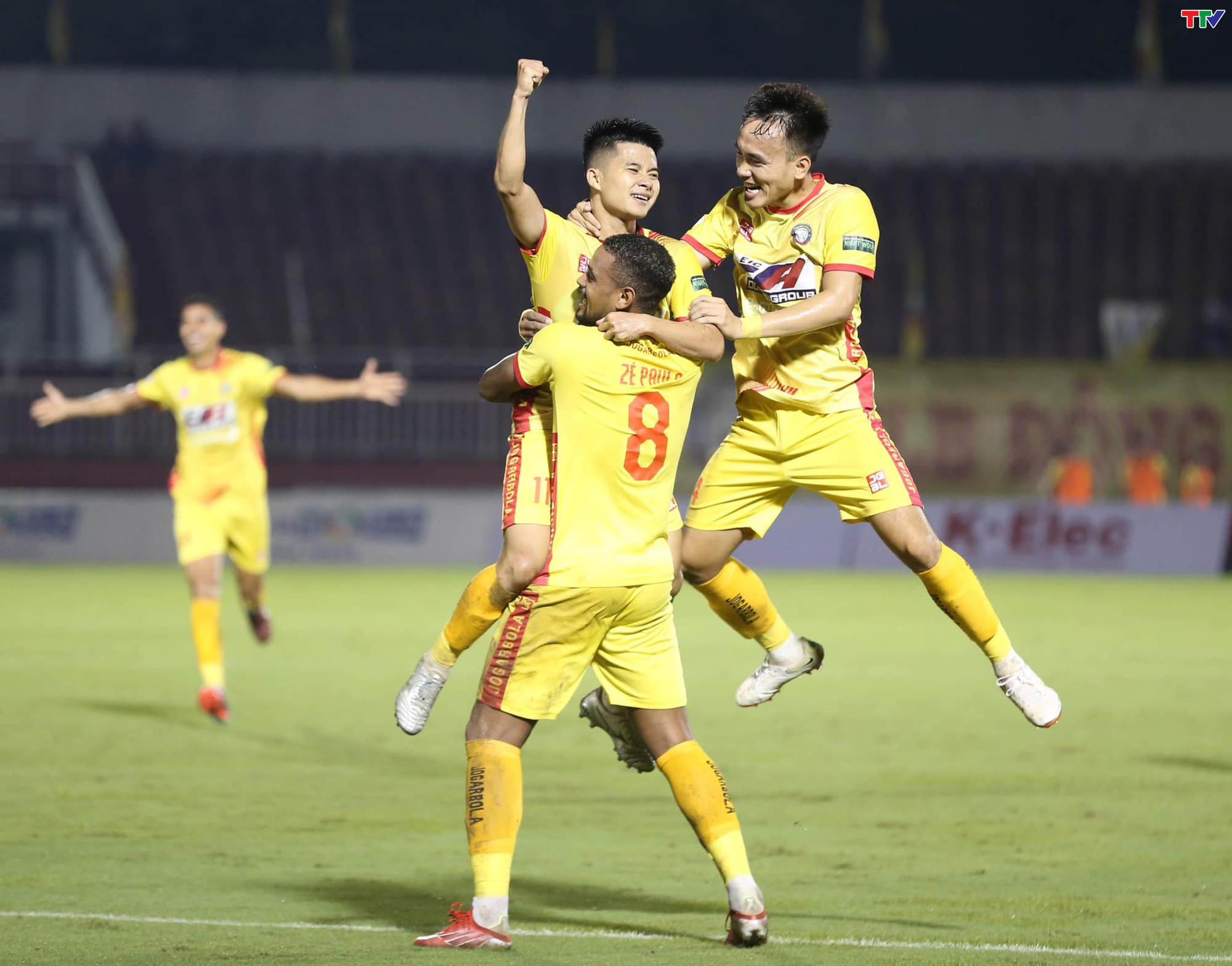 Đánh bại Sài Gòn FC tại vòng 18 V.League 2022, CLB Bóng đá Đông Á Thanh Hóa vươn lên thứ 5 trên bảng xếp hạng - Ảnh 3.