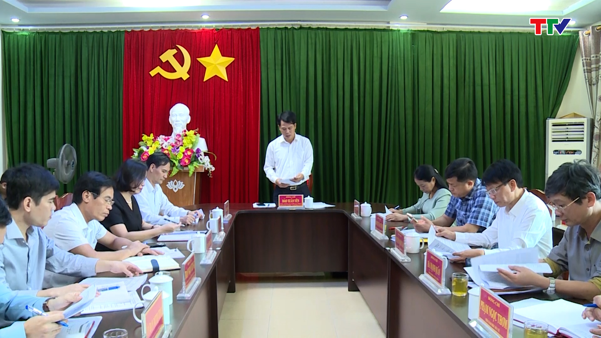 Thường trực HĐND tỉnh giám sát về hoạt động của hệ thống y tế cơ sở tại huyện Thạch Thành - Ảnh 2.