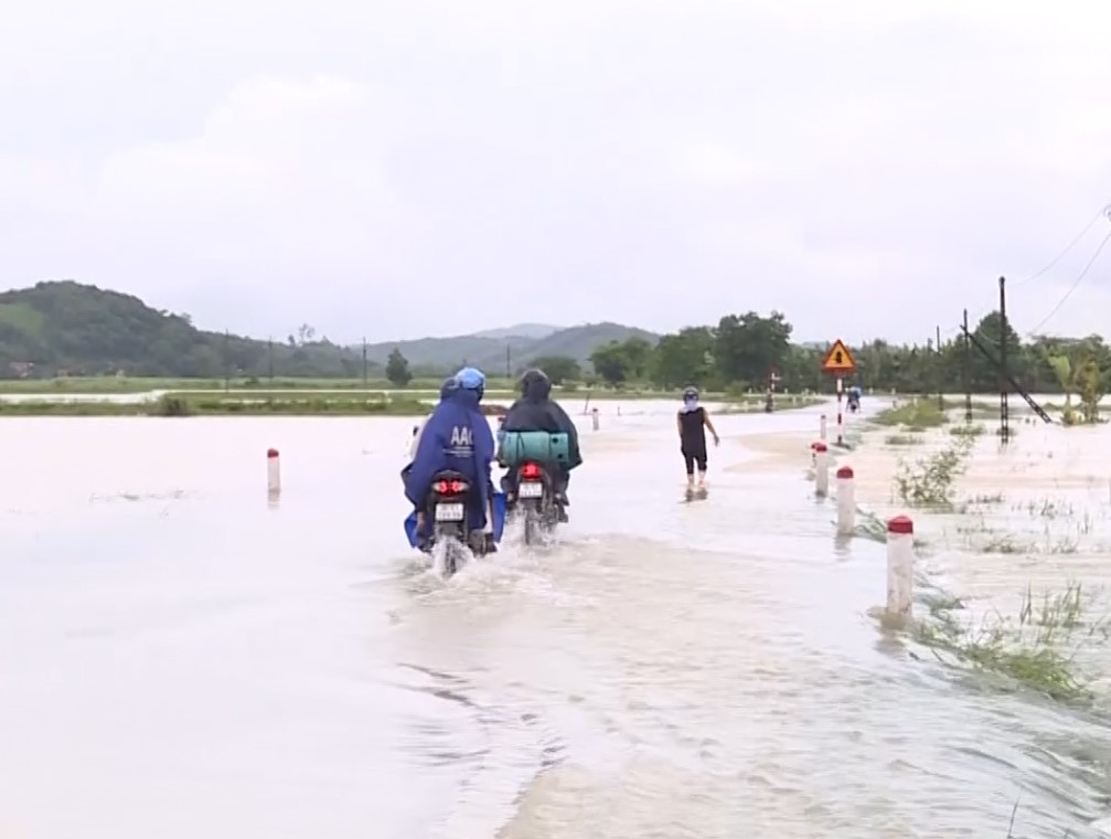 Mưa lớn gây ngập cục bộ tại hai huyện Thạch Thành và Vĩnh Lộc - Ảnh 1.