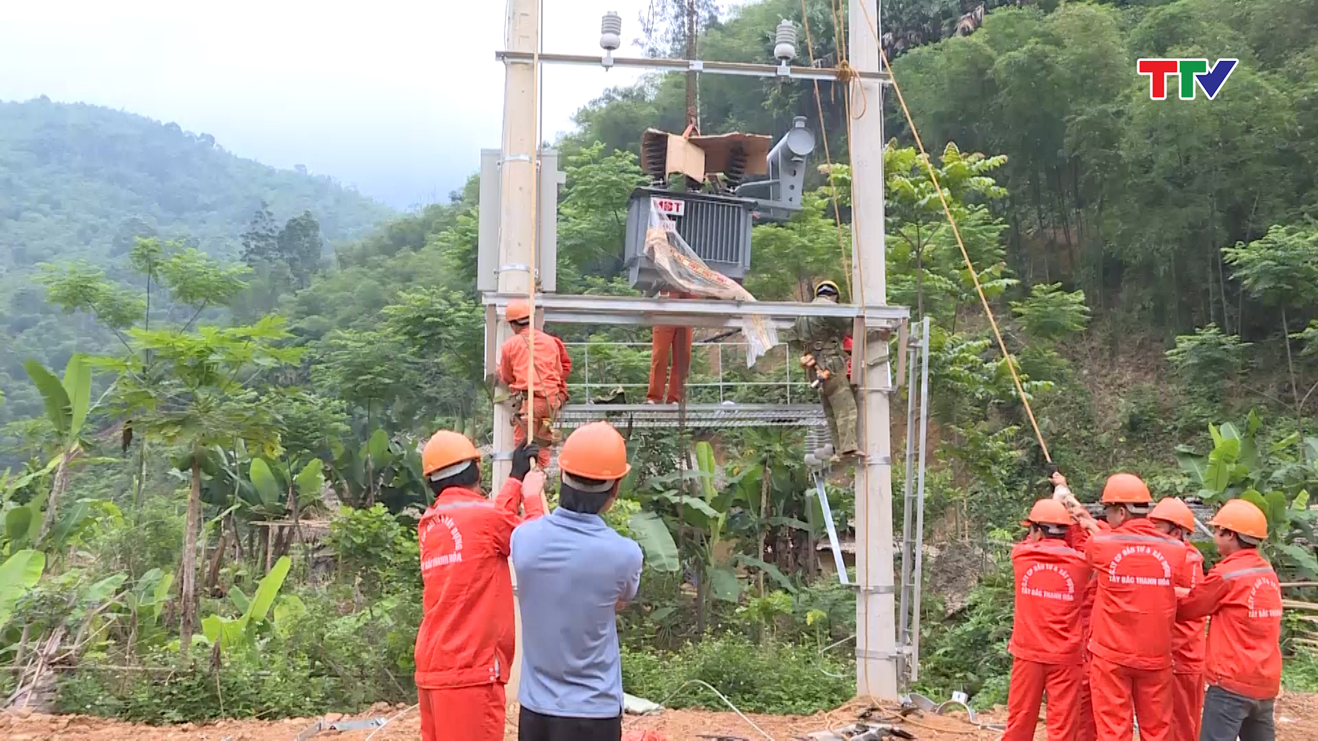 Khẩn trương hoàn thành các dự án cấp điện cho 7 huyện miền núi - Ảnh 2.