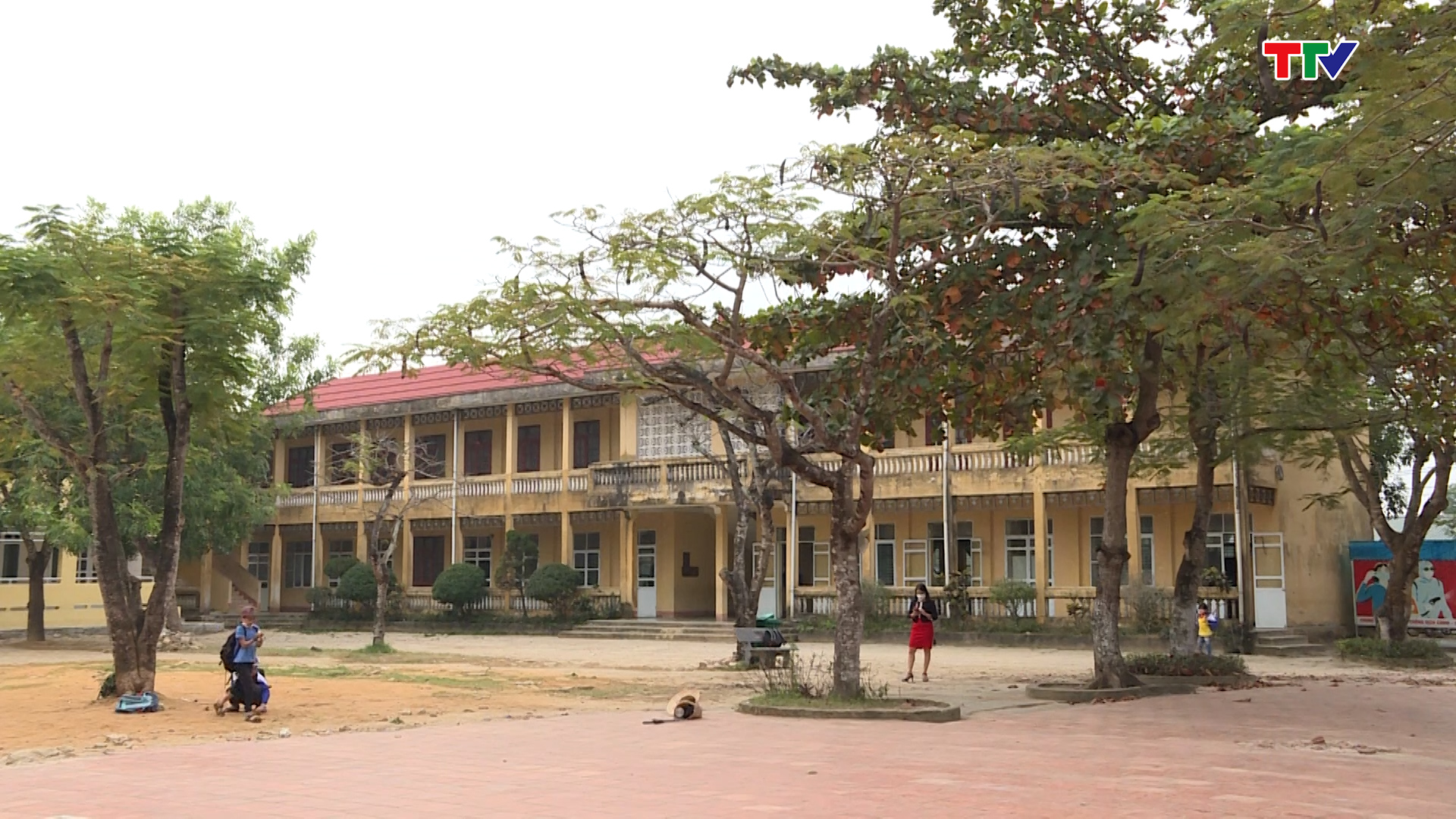 Tình trạng thiếu giáo viên tại thị xã Nghi Sơn - Ảnh 3.