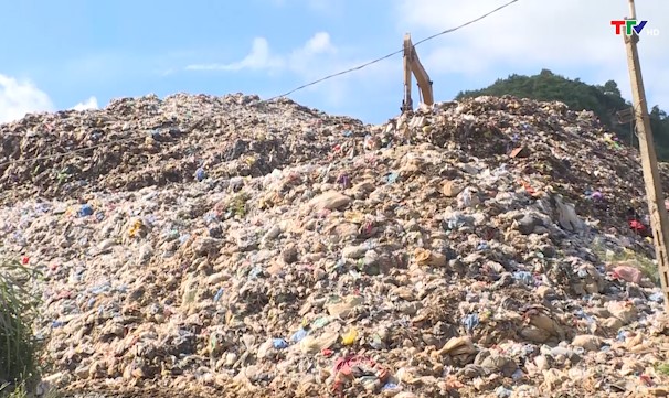 Các bãi rác quá tải, gây ô nhiễm môi trường - Ảnh 2.