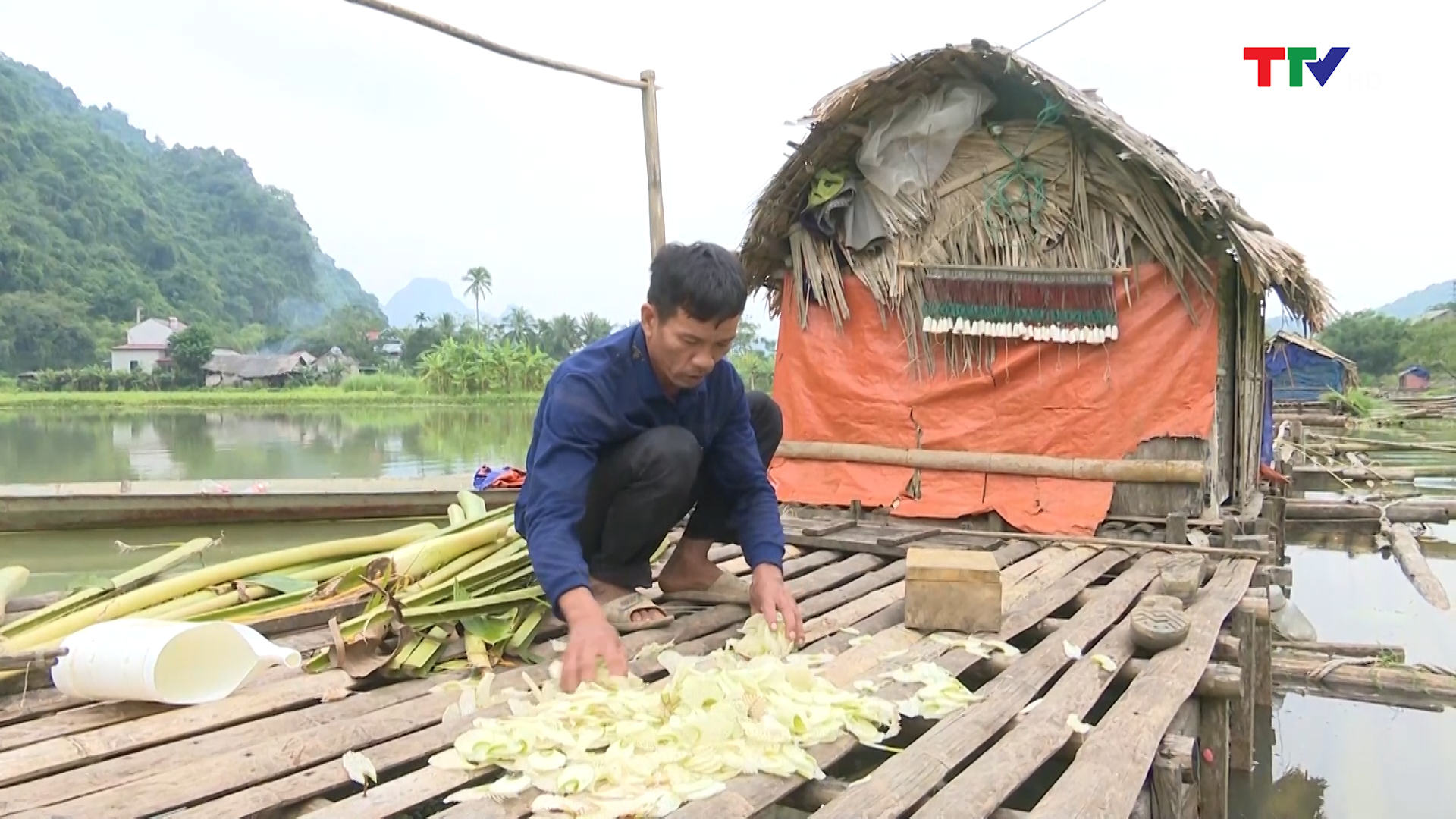 Nông dân xã Hạ Trung phát triển nghề nuôi cá lồng trên mặt nước lòng hồ Thủy điện Bá Thước 2 - Ảnh 2.