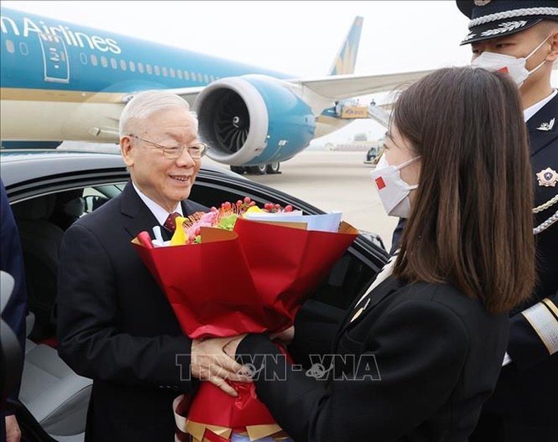 [Ảnh] Tổng Bí thư Nguyễn Phú Trọng đến Bắc Kinh, bắt đầu chuyến thăm chính thức Trung Quốc ảnh 2