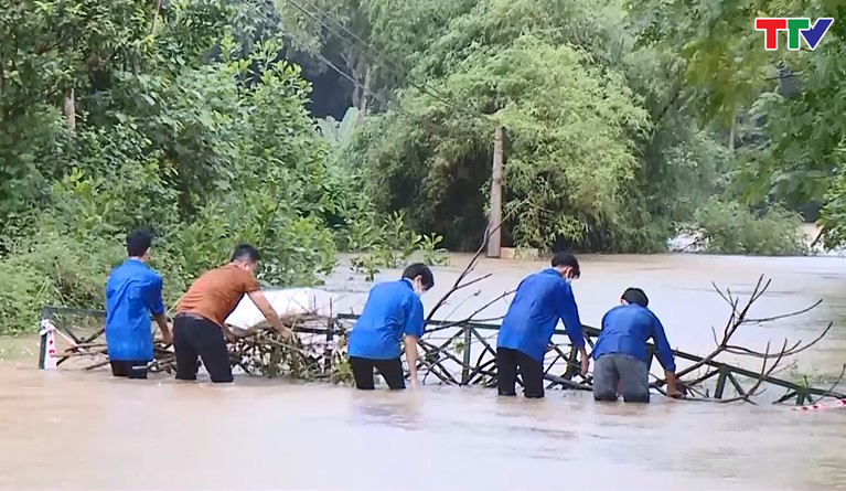 Tuổi trẻ Thanh Hóa xung kích, tình nguyện tham gia khắc phục hậu quả của mưa lũ
 - Ảnh 2.