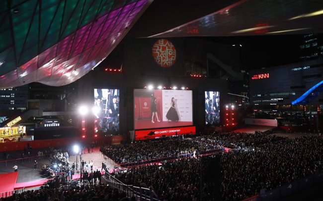 Khai mạc Liên hoan Phim quốc tế Busan 2022 - Ảnh 1.