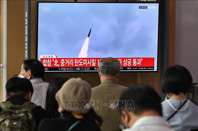Nhật Bản quan ngại về các vụ phóng tên lửa liên tiếp của Triều Tiên - Ảnh 1.