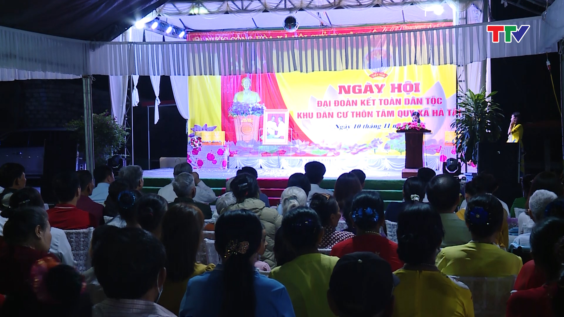 Phó Chủ tịch Thường trực UBND tỉnh Nguyễn Văn Thi dự ngày hội Đại đoàn kết dân tộc - Ảnh 1.