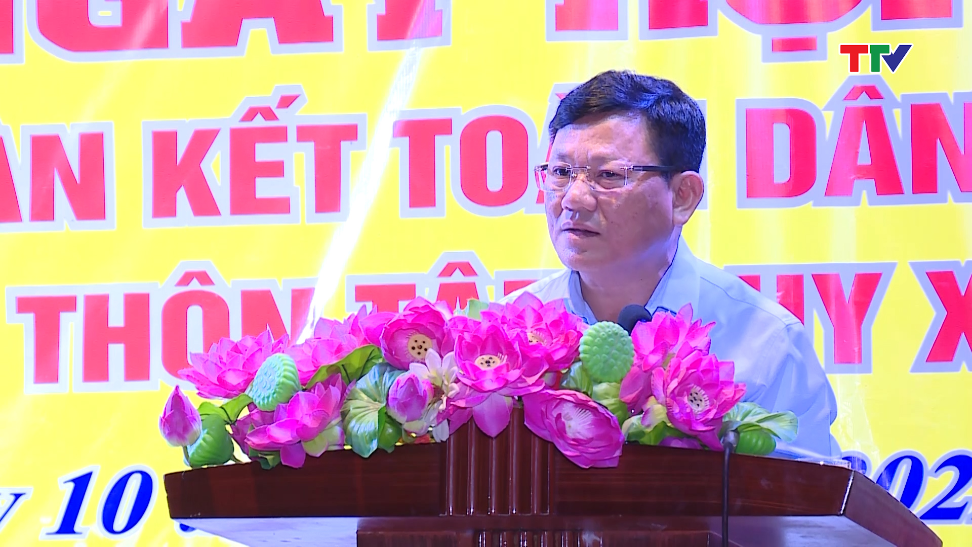 Phó Chủ tịch Thường trực UBND tỉnh Nguyễn Văn Thi dự ngày hội Đại đoàn kết dân tộc - Ảnh 2.