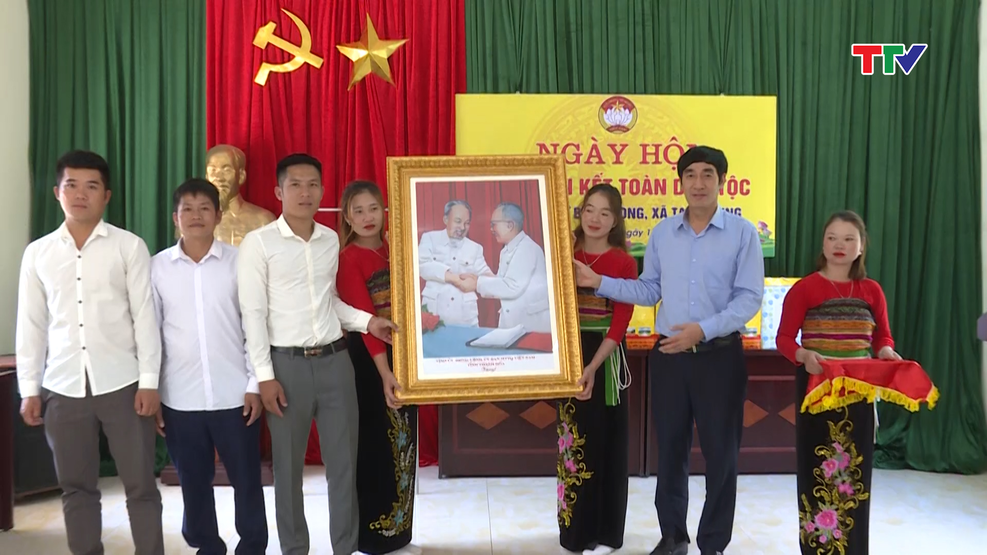 Trưởng Ban Nội chính Tỉnh ủy Nguyễn Ngọc Tiến dự Ngày hội Đại đoàn kết dân tộc tại Mường Lát - Ảnh 3.