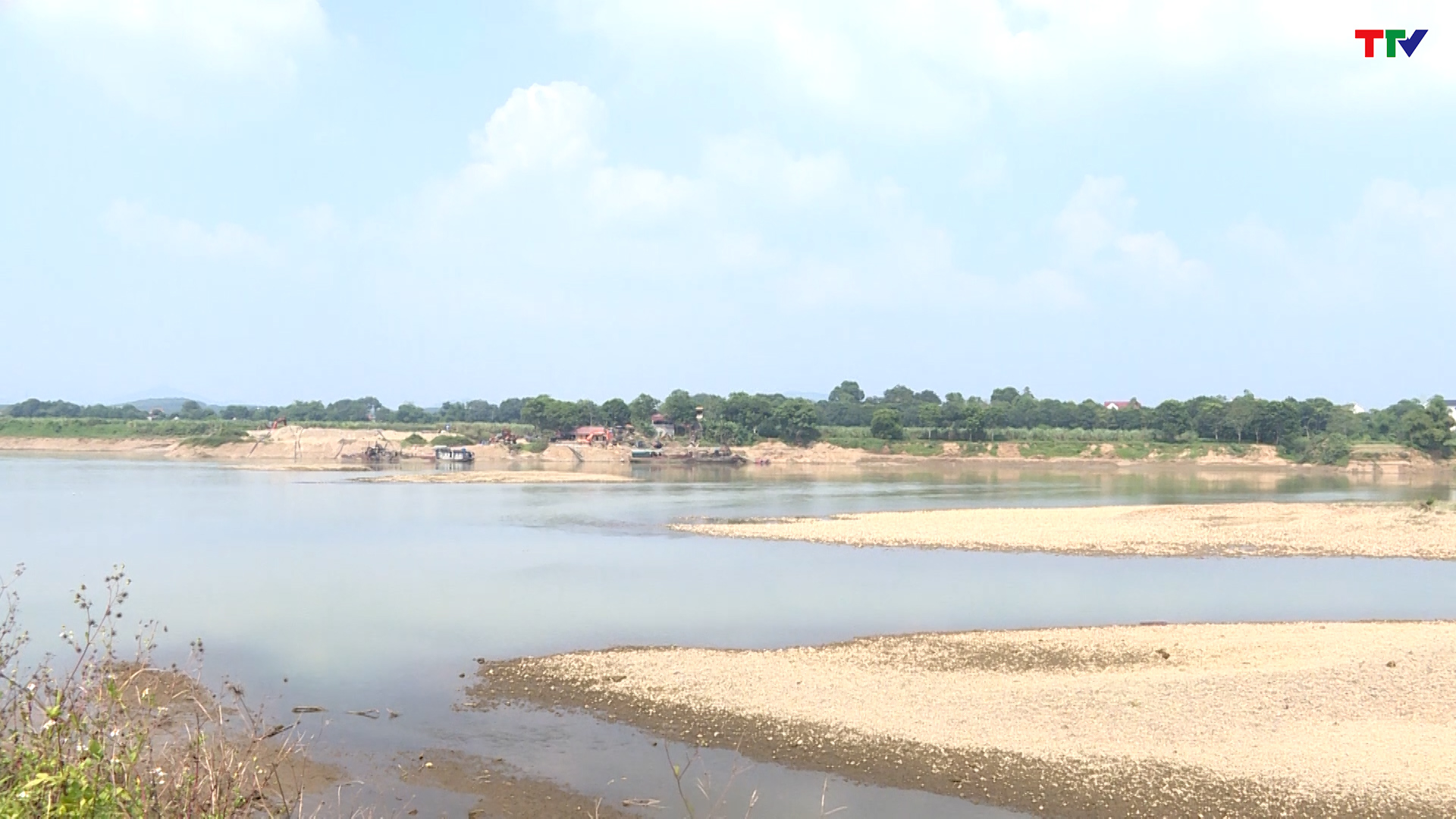Cần khắc phục tình trạng sạt lở bờ sông trên địa bàn huyện Cẩm Thủy - Ảnh 2.