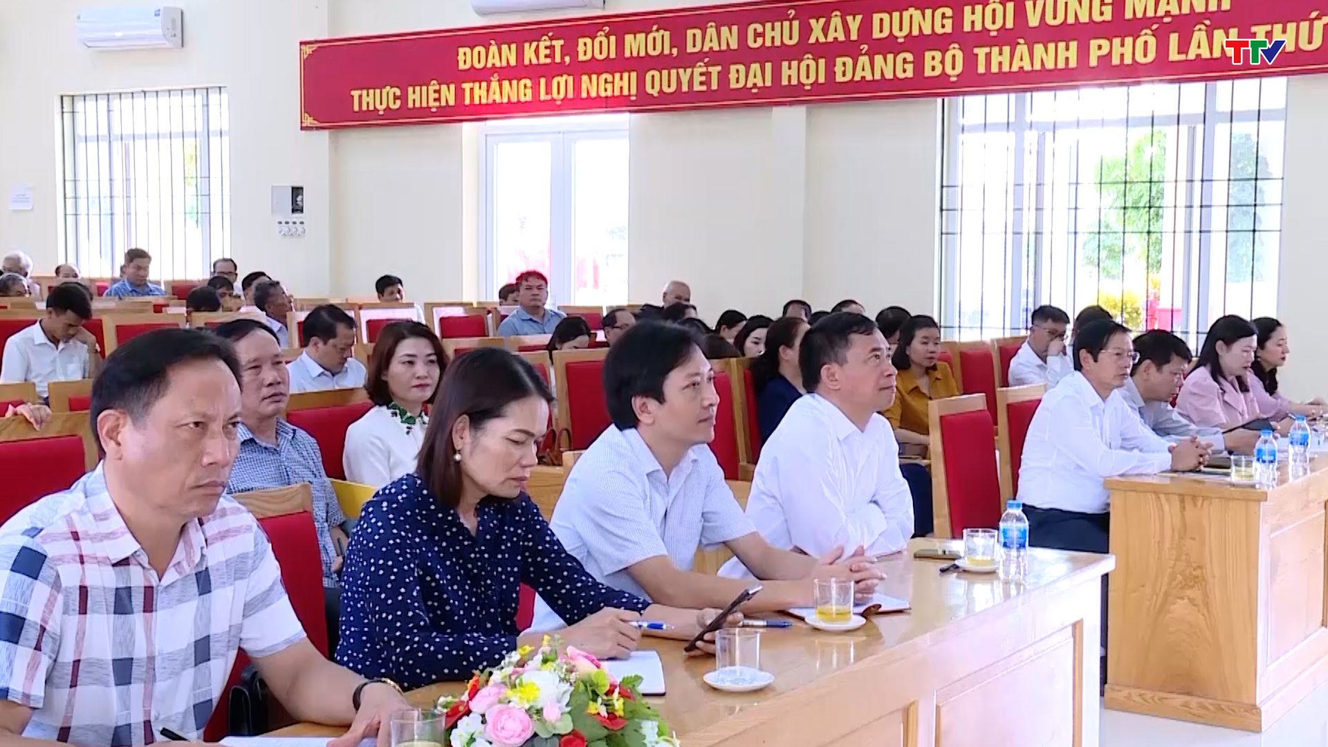 Phó Bí thư Tỉnh ủy Trịnh Tuấn Sinh tiếp xúc cử tri thành phố Sầm Sơn
 - Ảnh 3.