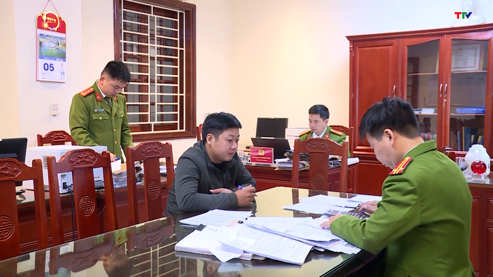 Công an tỉnh Thanh Hoá quyết liệt đấu tranh với tội phạm kinh tế, tham nhũng, chức vụ
 - Ảnh 2.