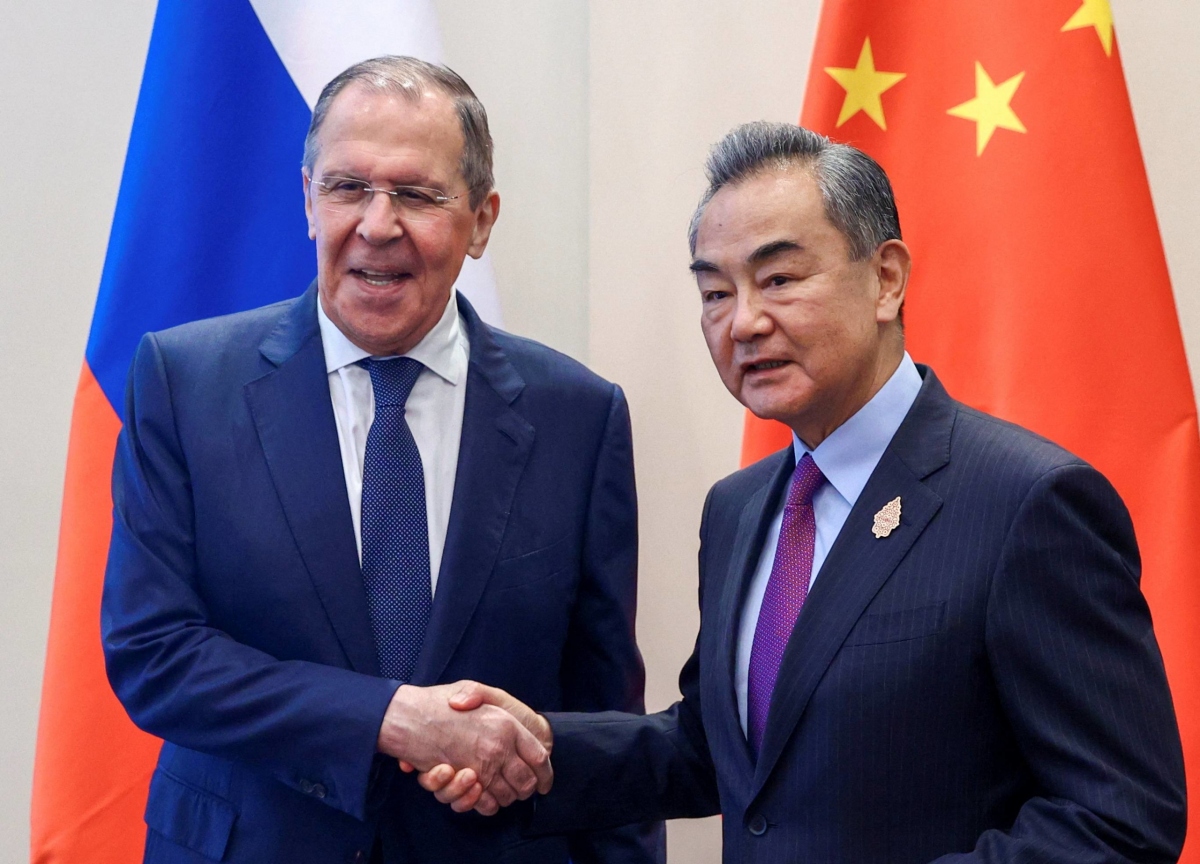  Ngoại trưởng Trung Quốc và Nga gặp gỡ bên lề Hội nghị G20 - Ảnh 1.