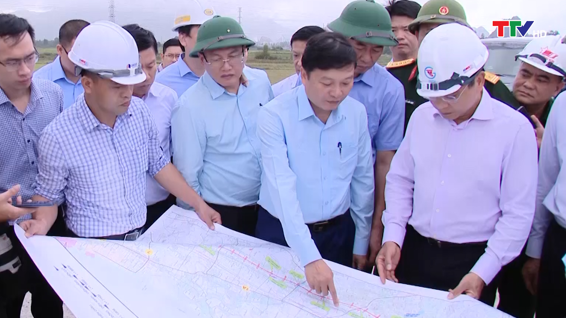 Bộ trưởng Bộ Giao thông - Vận tải kiểm tra tiến độ dự án đường bộ cao tốc Bắc - Nam - Ảnh 3.
