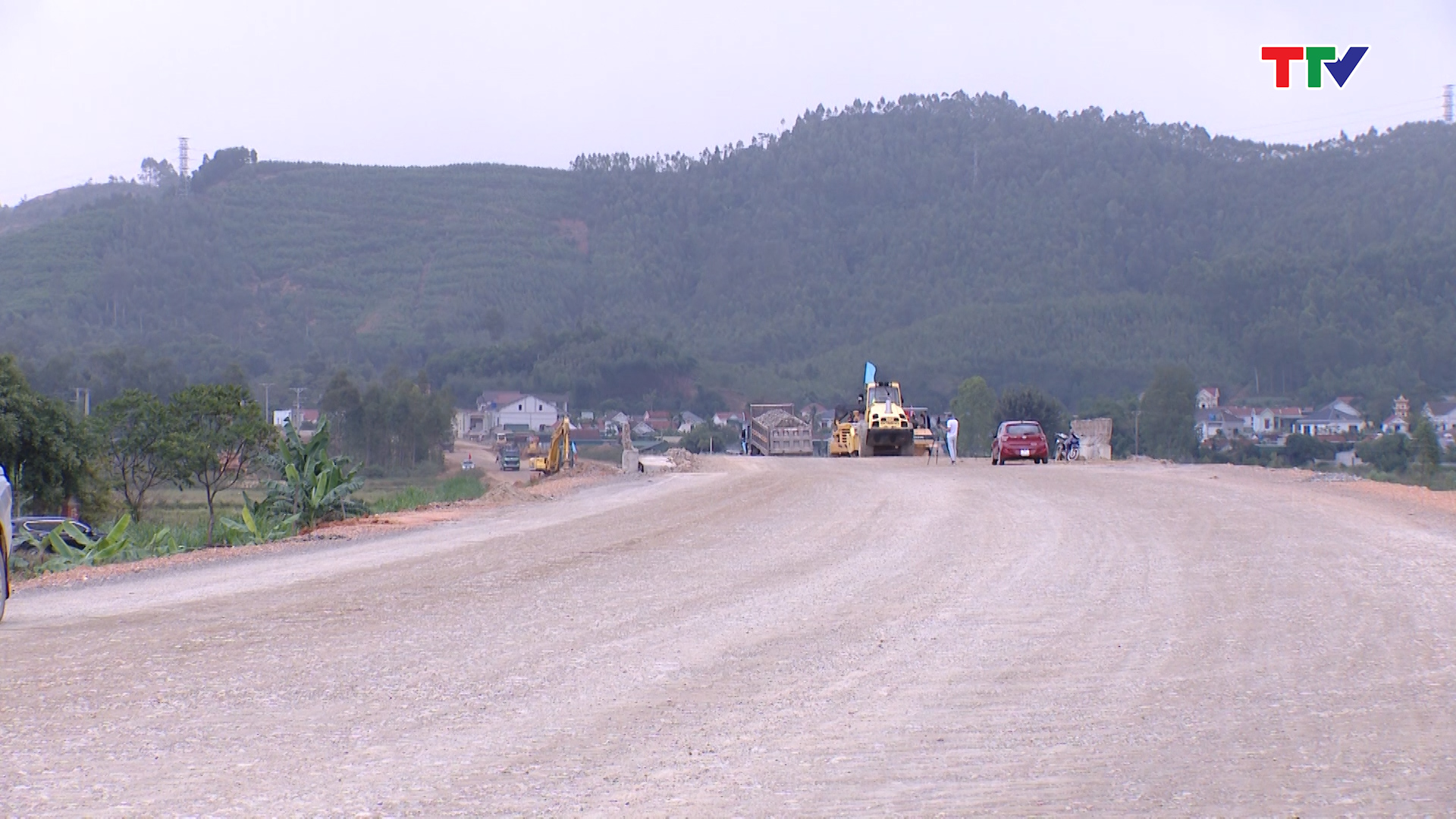 Bộ trưởng Bộ Giao thông - Vận tải kiểm tra tiến độ dự án đường bộ cao tốc Bắc - Nam - Ảnh 2.