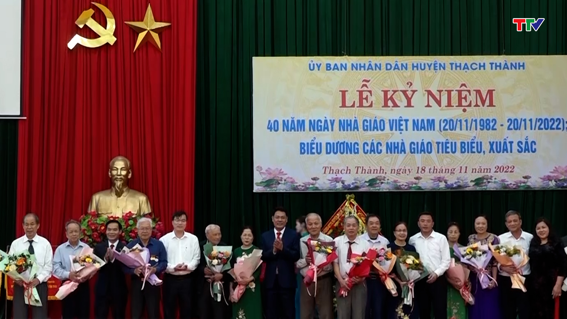 Huyện Thạch Thành kỷ niệm 40 năm ngày Nhà giáo Việt Nam  - Ảnh 2.