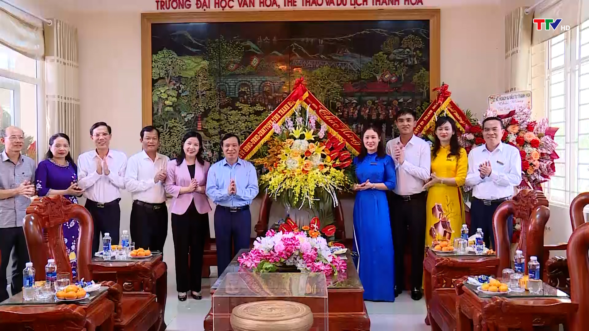 Phó Bí thư Thường trực Tỉnh uỷ Lại Thế Nguyên chúc mừng ngày nhà giáo Việt Nam - Ảnh 3.