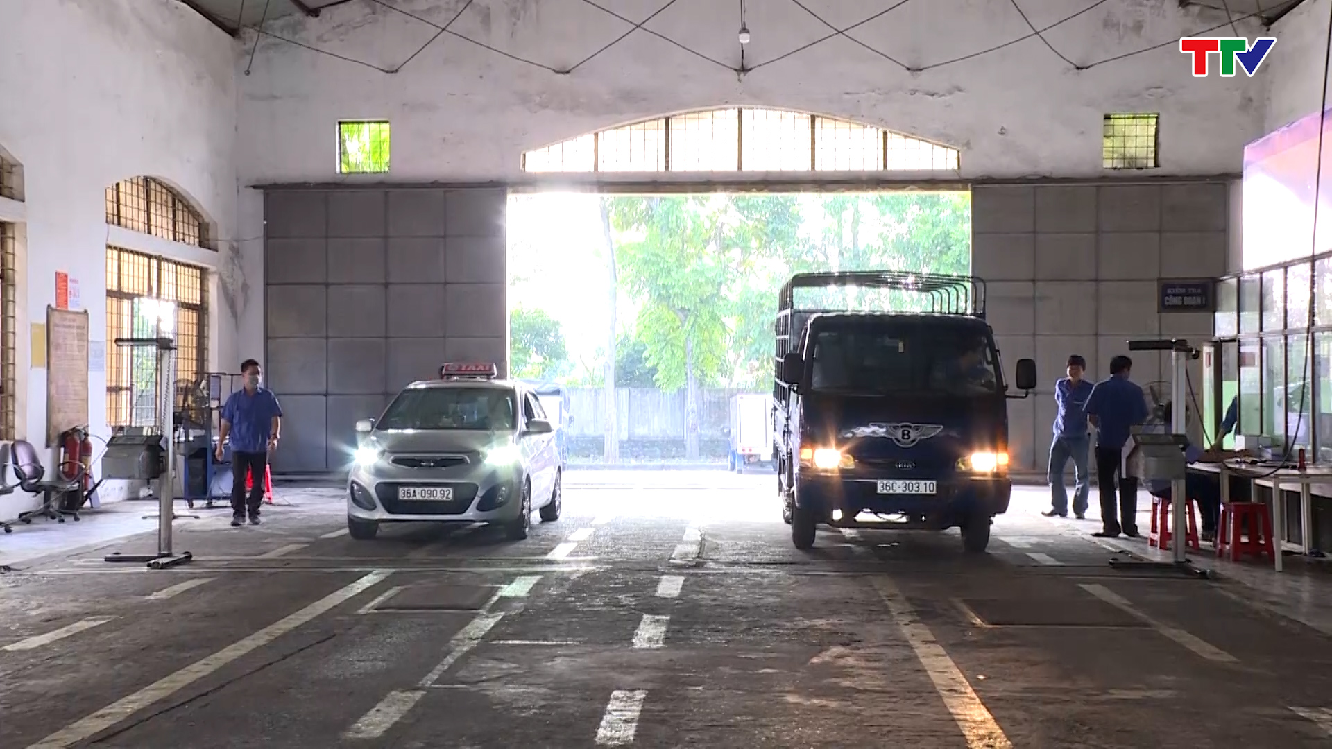 Trung tâm đăng kiểm xe cơ giới Thanh Hóa siết chặt kiểm định phương tiện  - Ảnh 4.
