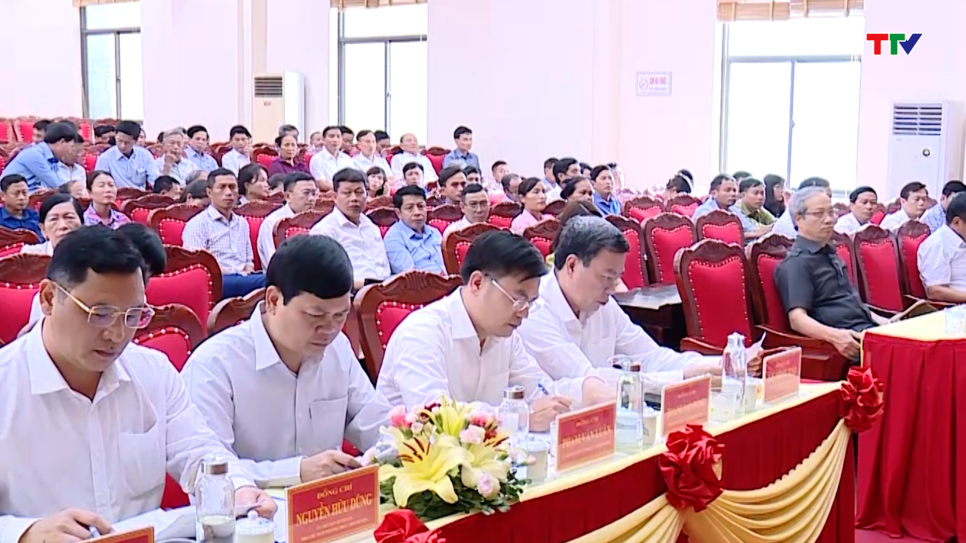 Đại biểu Quốc hội tiếp xúc cử tri huyện Triệu Sơn và Thọ Xuân - Ảnh 3.
