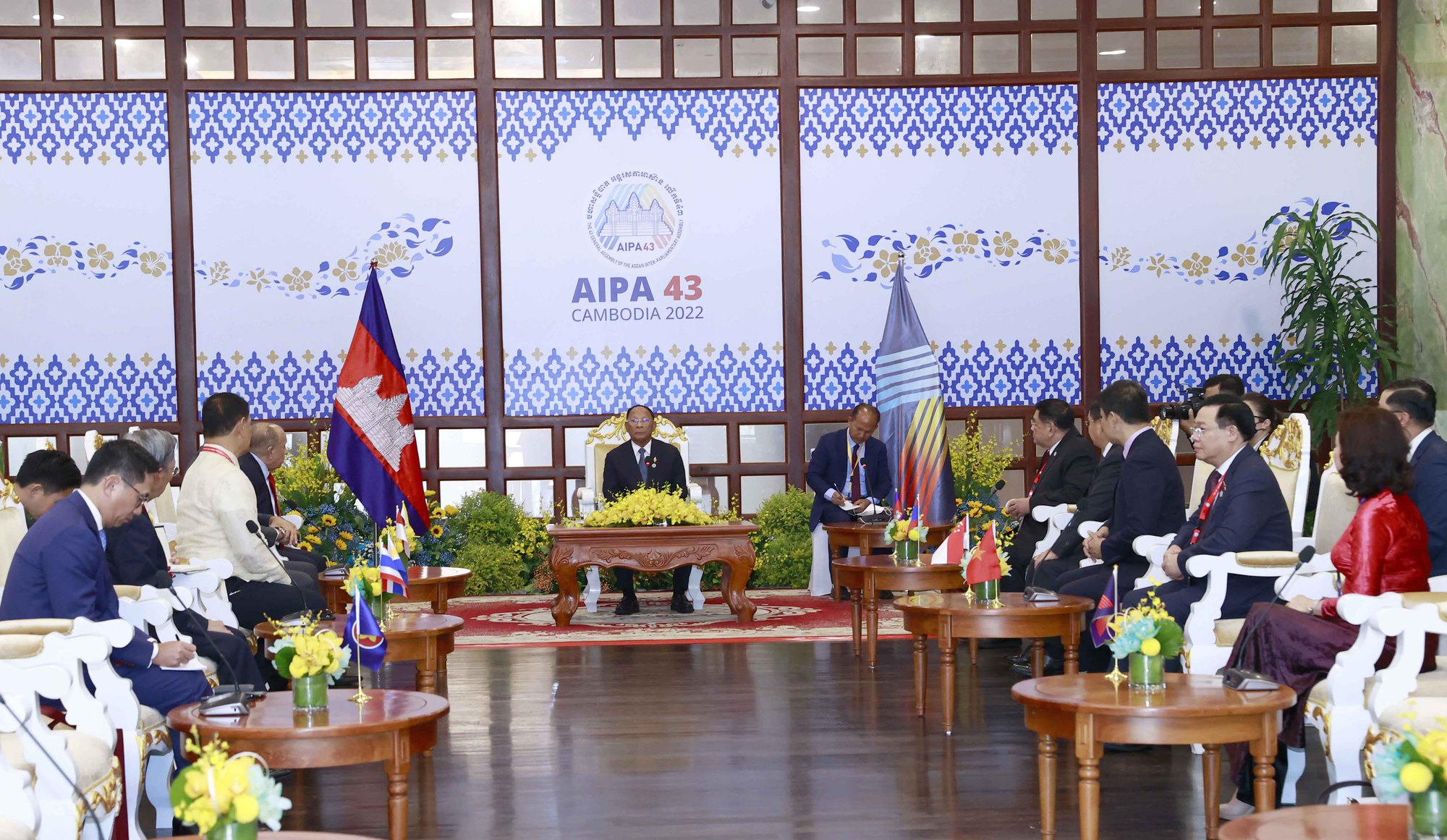 Chủ tịch Quốc hội Campuchia tiếp các trưởng đoàn dự Đại hội đồng AIPA-43 - Ảnh 2.