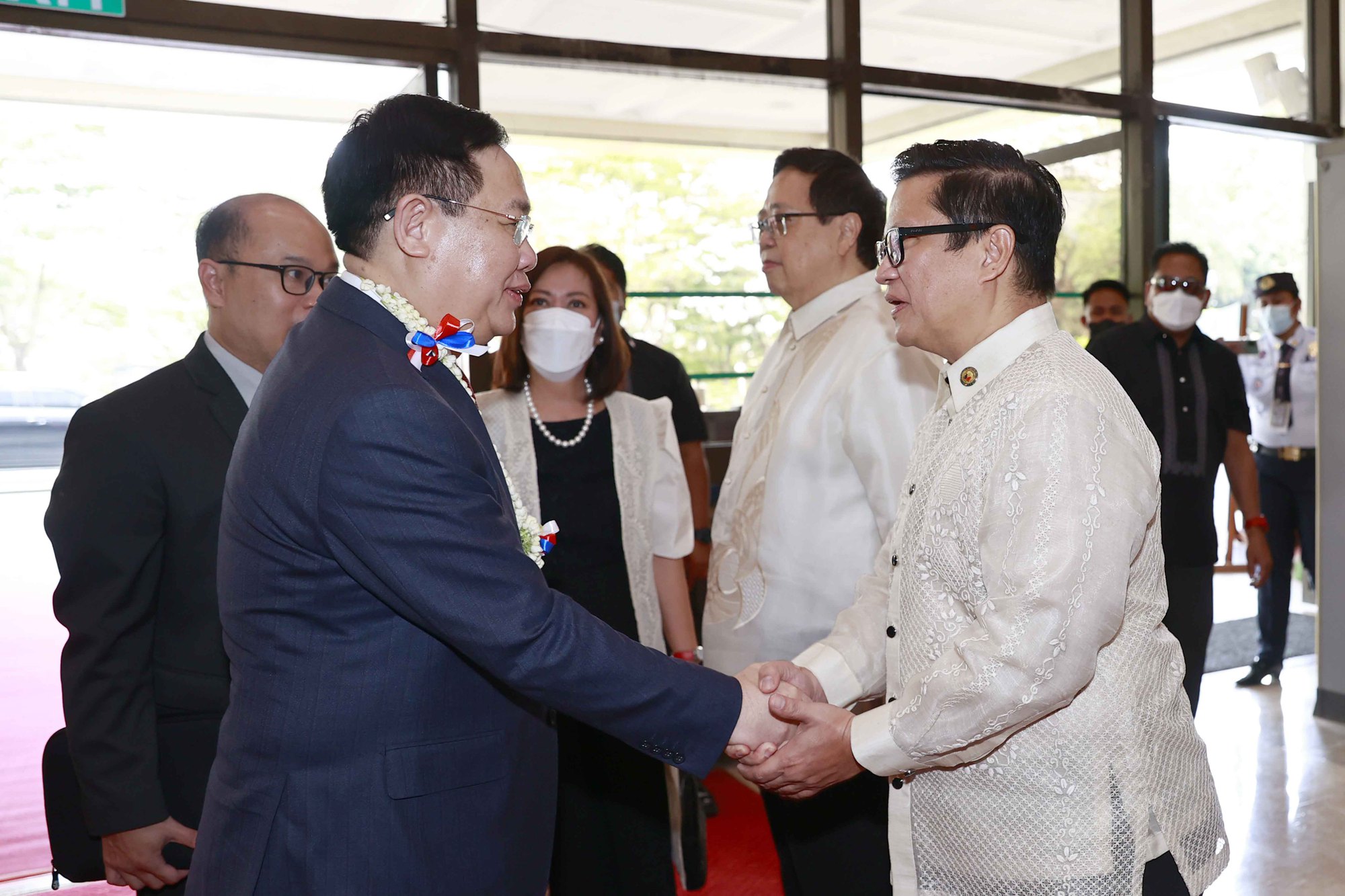 Chủ tịch Quốc hội Vương Đình Huệ bắt đầu chuyến thăm chính thức Philippines - Ảnh 15.