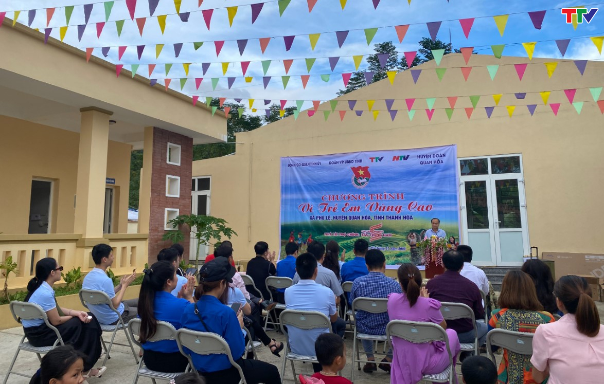 Chương trình tình nguyện &quot;Vì trẻ em vùng cao năm 2022&quot; tại xã Phú Lệ, huyện Quan Hoá - Ảnh 1.
