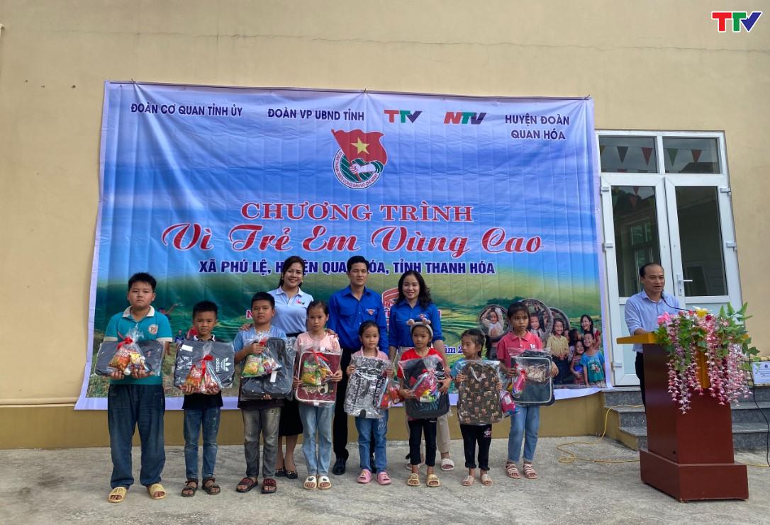 Chương trình tình nguyện &quot;Vì trẻ em vùng cao năm 2022&quot; tại xã Phú Lệ, huyện Quan Hoá - Ảnh 9.