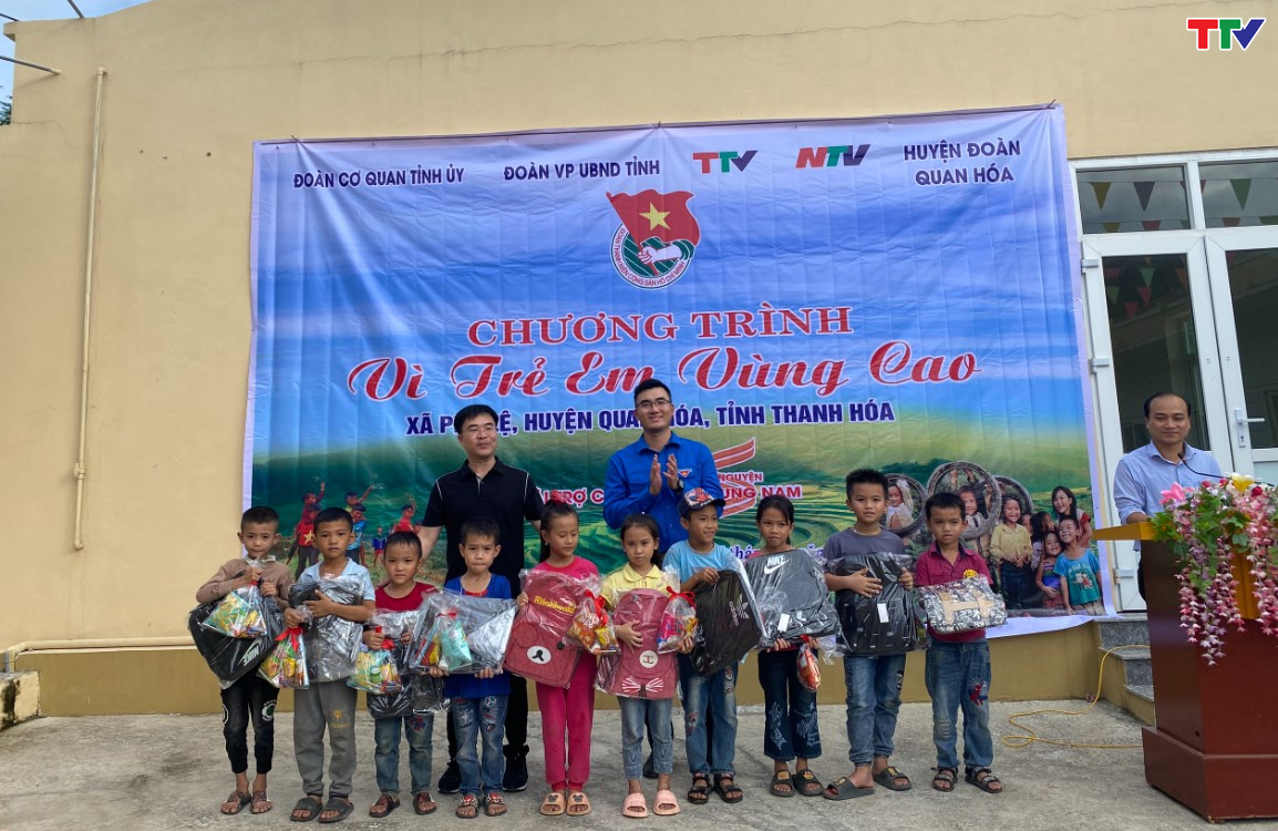 Chương trình tình nguyện &quot;Vì trẻ em vùng cao năm 2022&quot; tại xã Phú Lệ, huyện Quan Hoá - Ảnh 4.