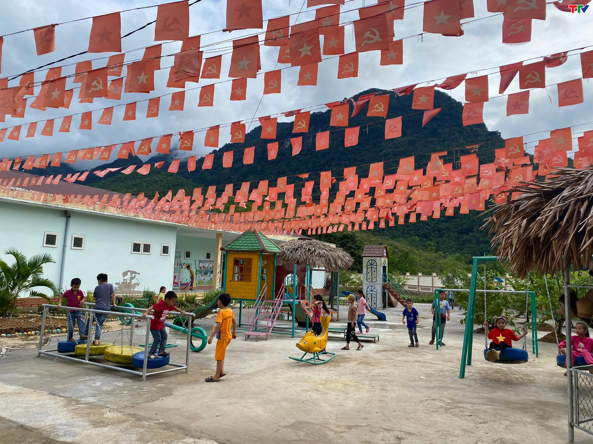 Chương trình tình nguyện &quot;Vì trẻ em vùng cao năm 2022&quot; tại xã Phú Lệ, huyện Quan Hoá - Ảnh 7.