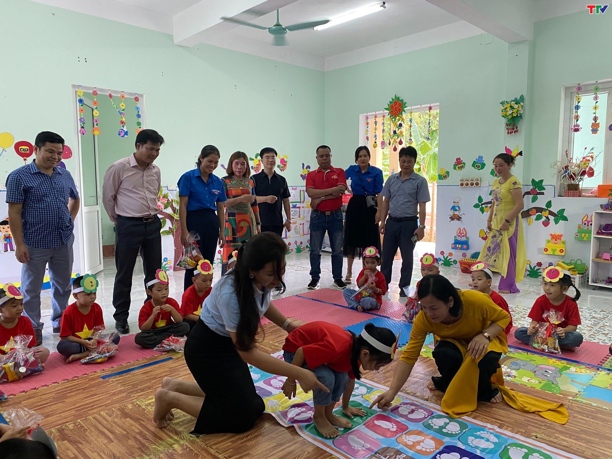 Chương trình tình nguyện &quot;Vì trẻ em vùng cao năm 2022&quot; tại xã Phú Lệ, huyện Quan Hoá - Ảnh 8.