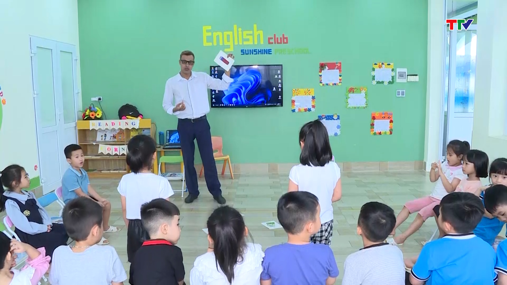Thanh Hoá: từng bước cho trẻ mẫu giáo làm quen với tiếng Anh - Ảnh 2.