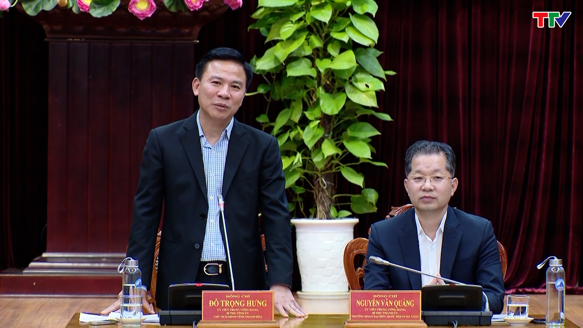 Đồng chí Bí thư Tỉnh ủy Đỗ Trọng Hưng thăm, tặng quà đồng bào bị thiệt hại do lũ lụt tại thành phố Đà Nẵng và tỉnh Quảng Nam - Ảnh 4.