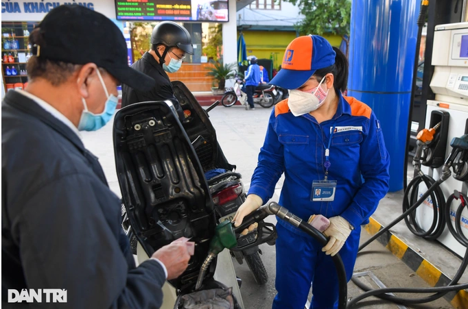 Giá xăng dầu lại sắp giảm, có loại giảm gần 2.000 đồng/lít - Ảnh 1.