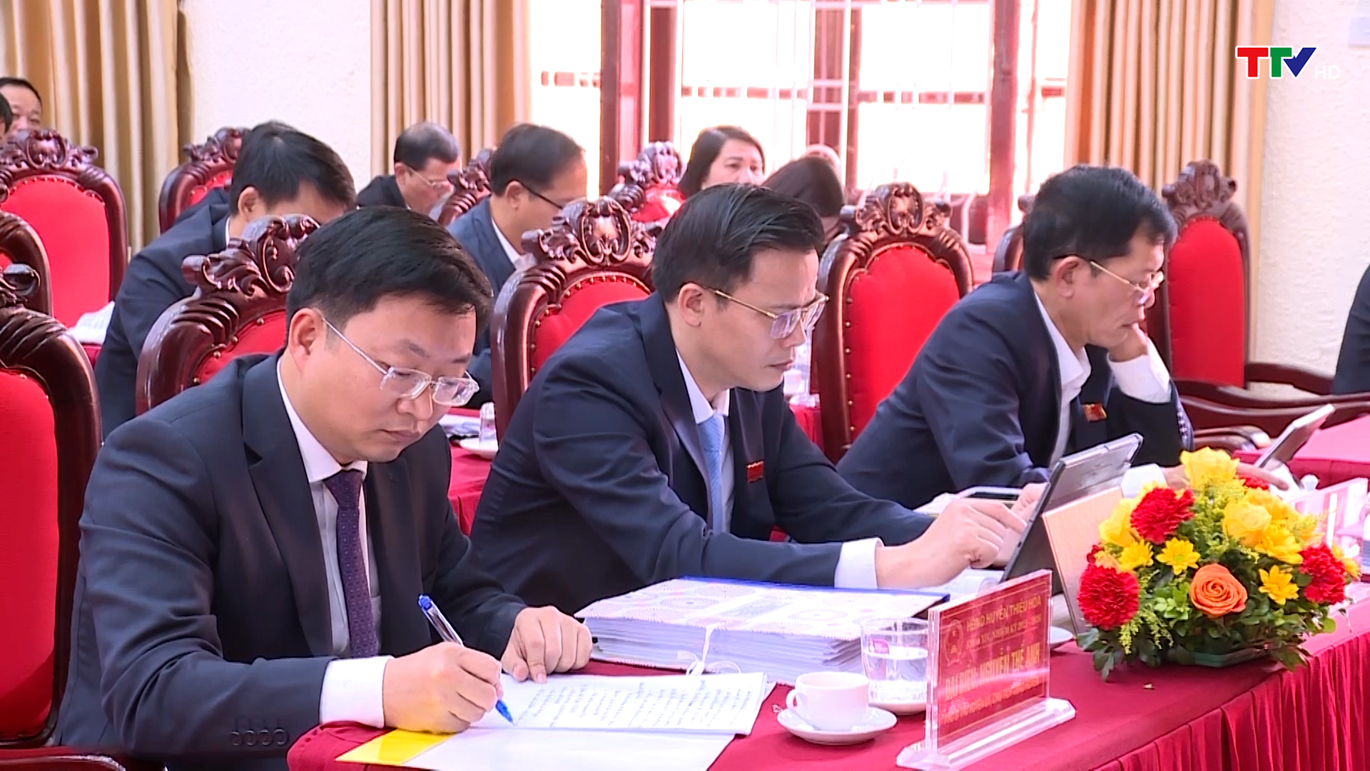 HĐND huyện Thiệu Hóa khai mạc kỳ họp thứ 12 khóa XIV  nhiệm kỳ 2021-2026  - Ảnh 3.