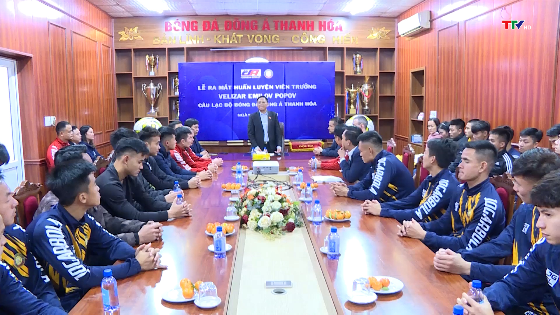 Câu lạc bộ bóng đá Đông Á Thanh Hoá chính thức ra mắt huấn luyện viên trưởng và hội quân trở lại cho mùa giải 2023 - Ảnh 2.