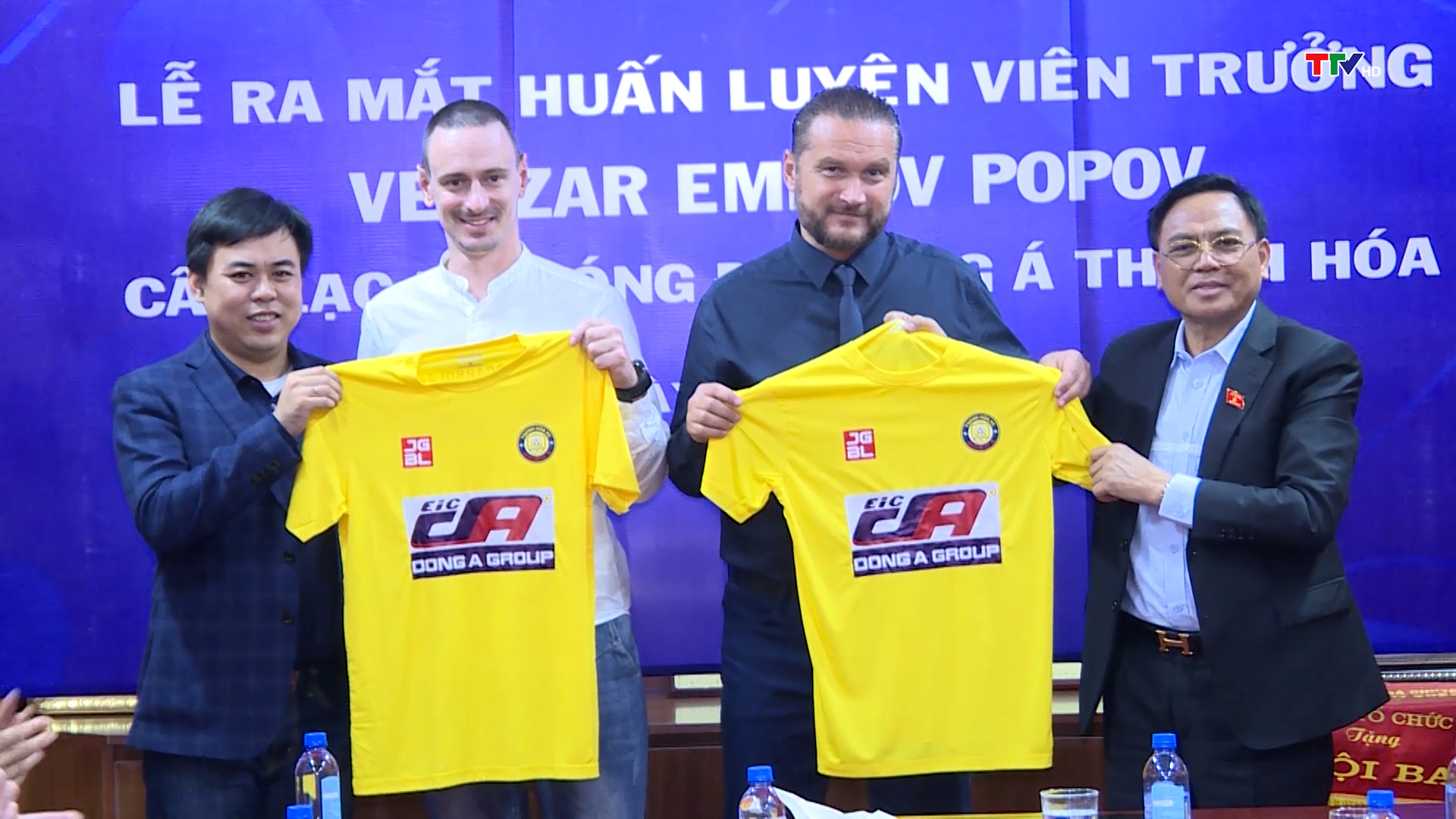 Câu lạc bộ bóng đá Đông Á Thanh Hoá chính thức ra mắt huấn luyện viên trưởng và hội quân trở lại cho mùa giải 2023 - Ảnh 3.