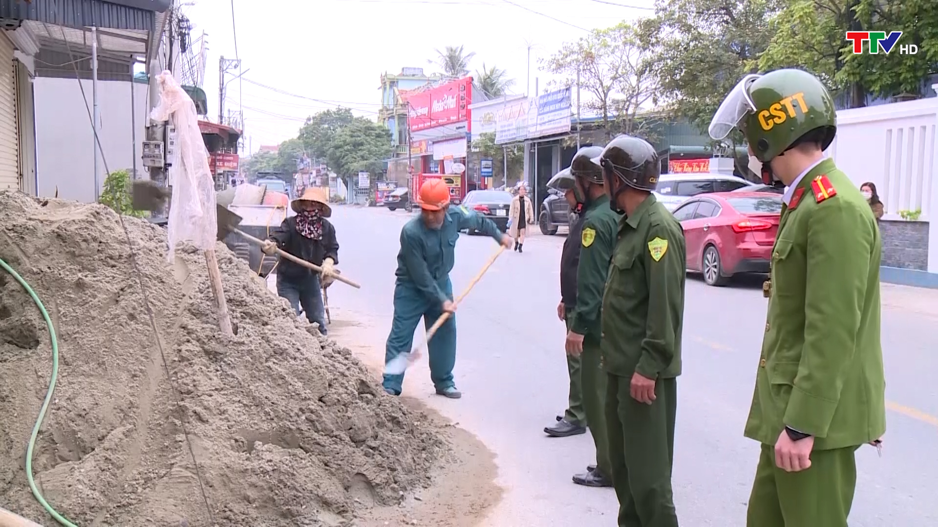 Huyện Nga Sơn đảm bảo trật tự đô thị, hành lang an toàn giao thông dịp cuối năm - Ảnh 5.