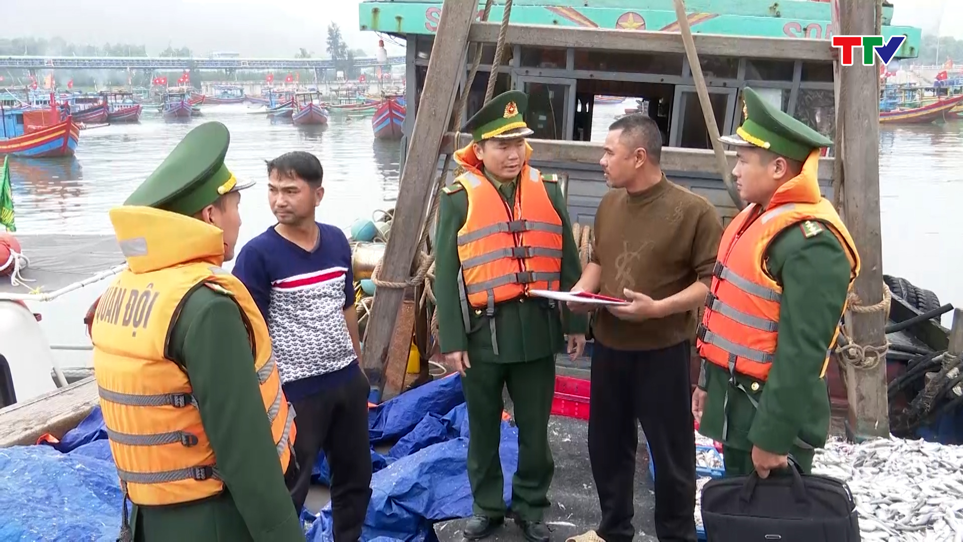 Ban chỉ huy Biên Phòng Cửa khẩu cảng Nghi Sơn tăng cường đảm bảo an ninh trật tự những tháng cuối năm  - Ảnh 3.