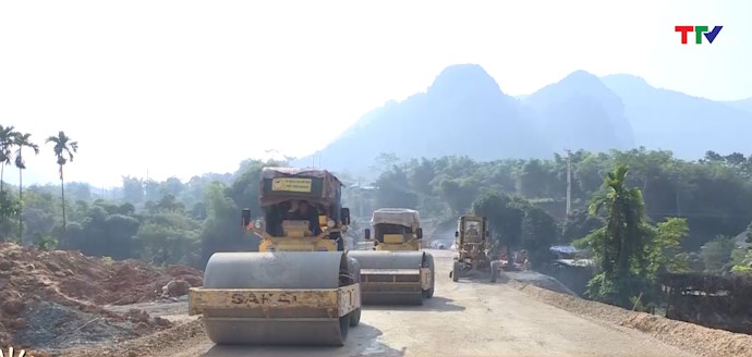 Khẩn truơng hoàn thành các công trình, dự án giao thông khu vực miền núi Thanh Hoá - Ảnh 3.