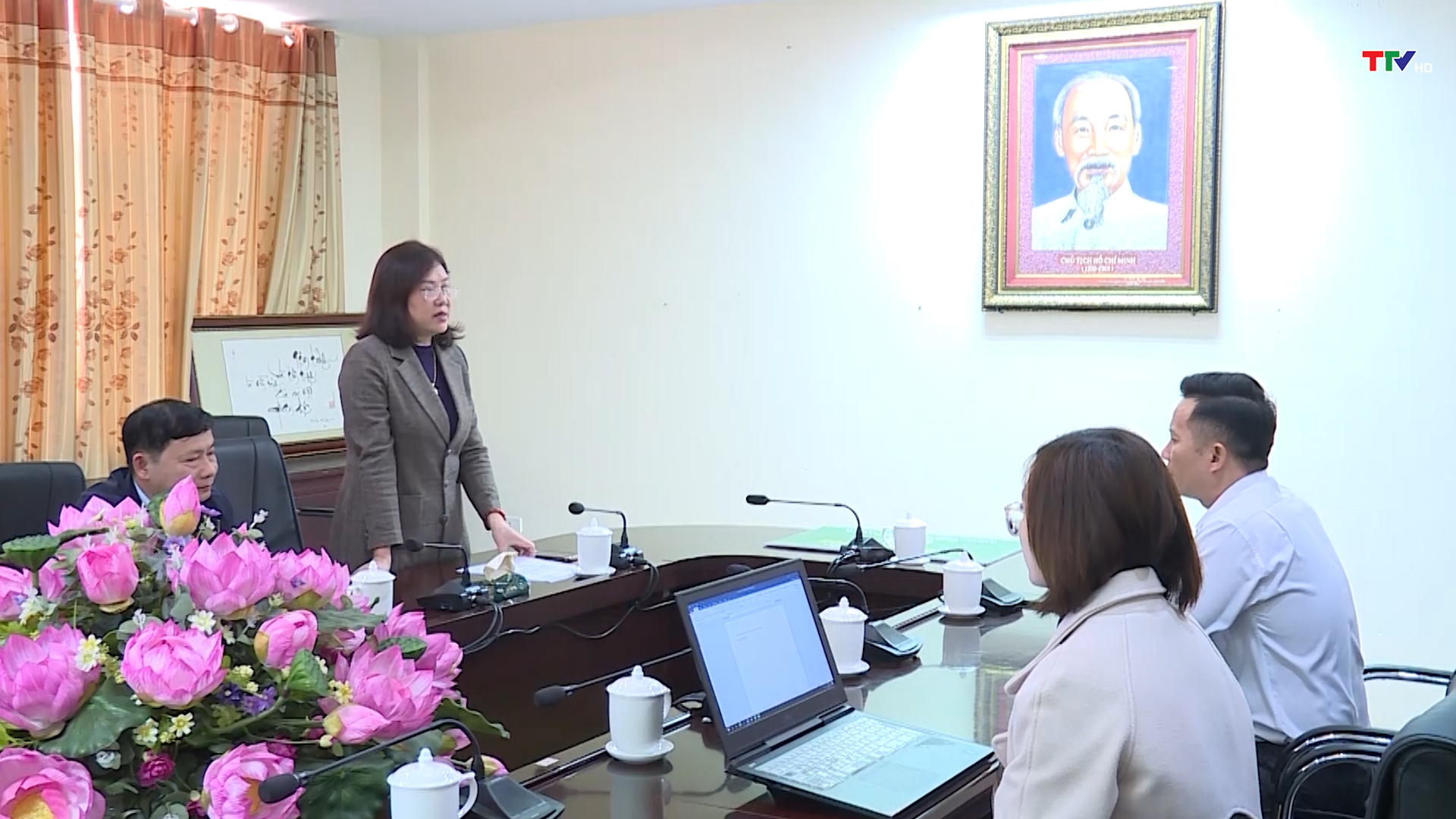Ủy ban MTTQ tỉnh Thanh Hóa tiếp nhận quà Tết cho người dân khó khăn - Ảnh 3.