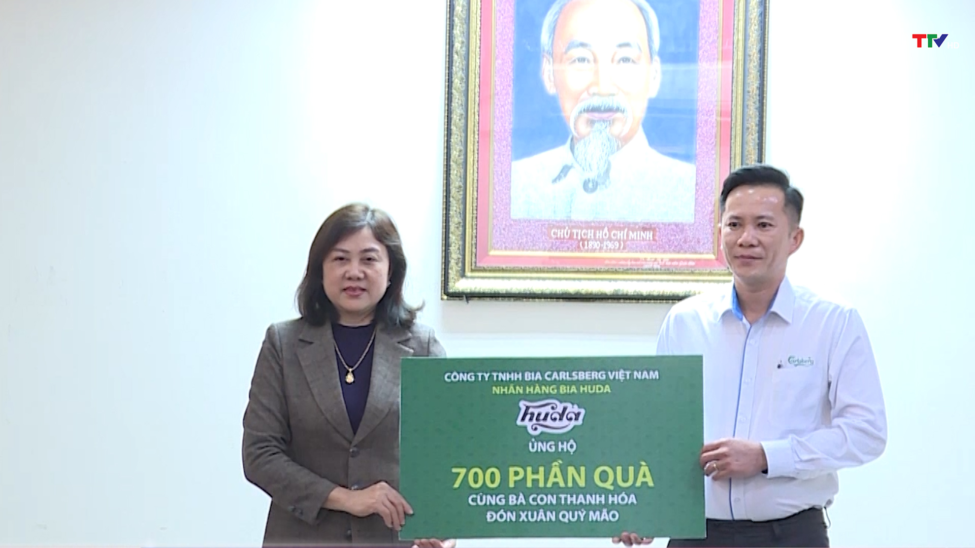 Ủy ban MTTQ tỉnh Thanh Hóa tiếp nhận quà Tết cho người dân khó khăn - Ảnh 2.