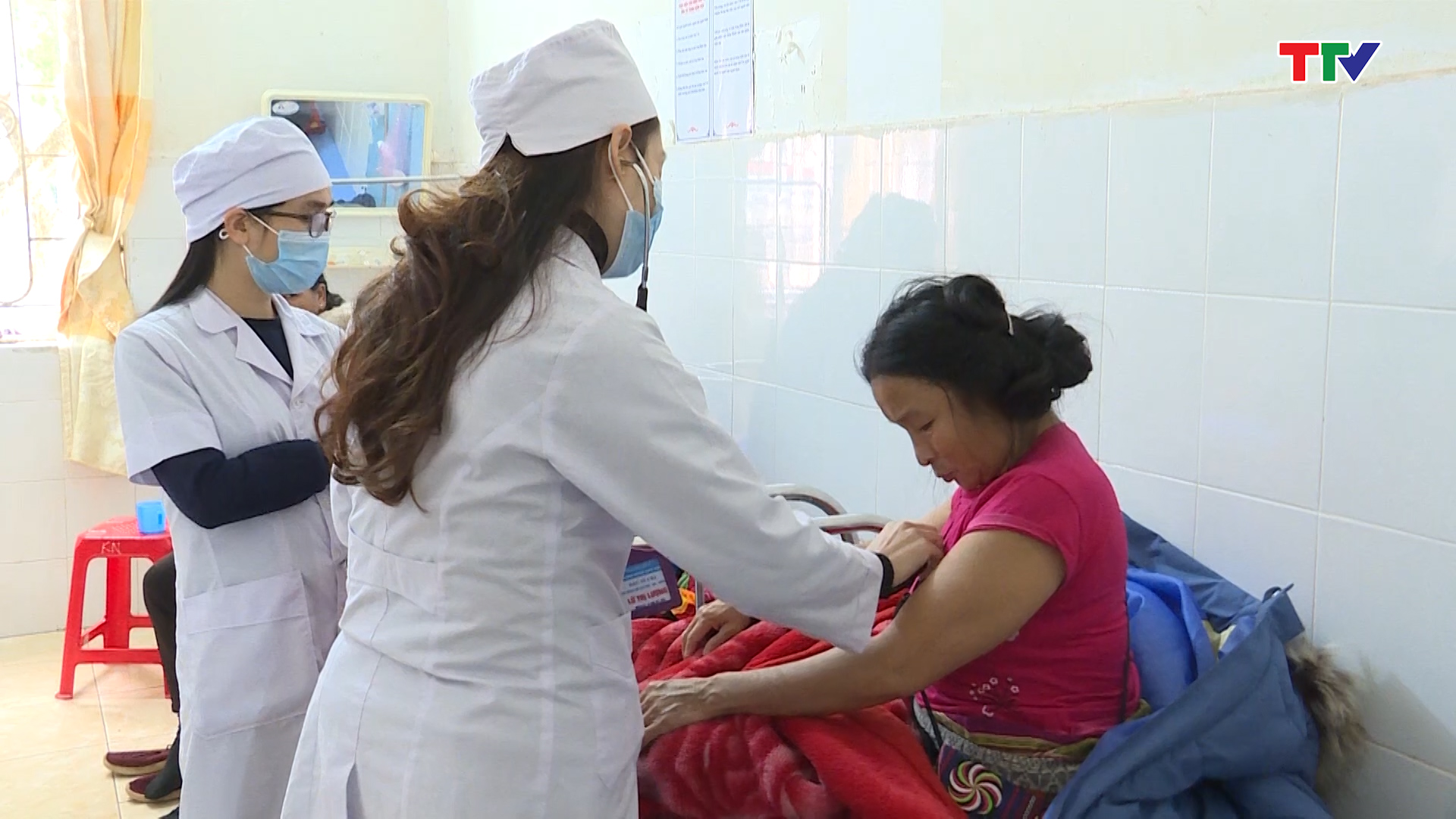 Bệnh viện Đa khoa huyện Quan Sơn thiếu c&aacute;n bộ y tế - Ảnh 2.