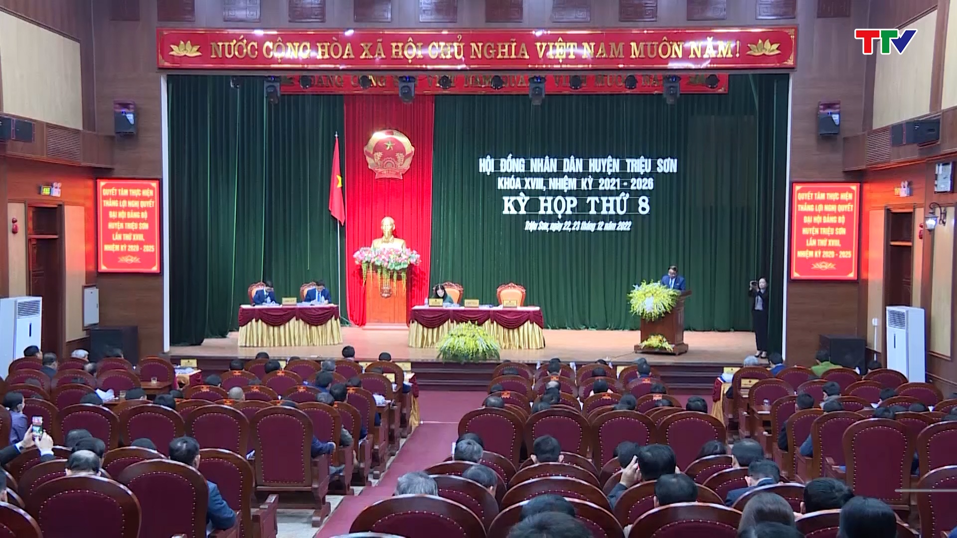 Kỳ họp thứ 8 HĐND huyện Triệu Sơn - Ảnh 2.